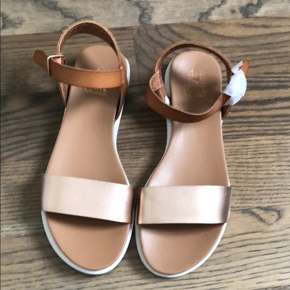 Faryl Shoes - NWOT ankle strap rose gold sandals size 8